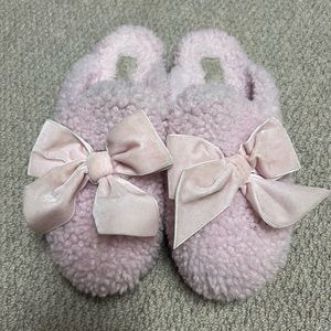 Pink bow ugg slippers size 8